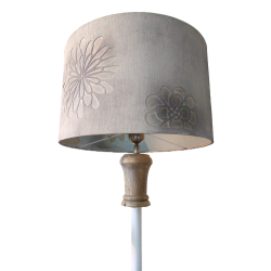 Lampa podłogowa na metalowej postawie z kwiatowym abażurem 159cm